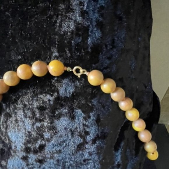 Aarika Kapoor Vintage 2 Tone Yellow and Natural Wood Swirl Beads Spring Clasp - Picture 3 of 7